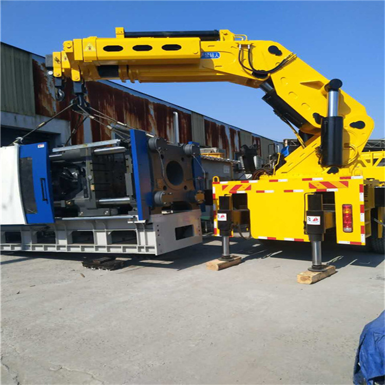 新津 大吨位折臂吊出租费用解析：一小时租赁多少钱