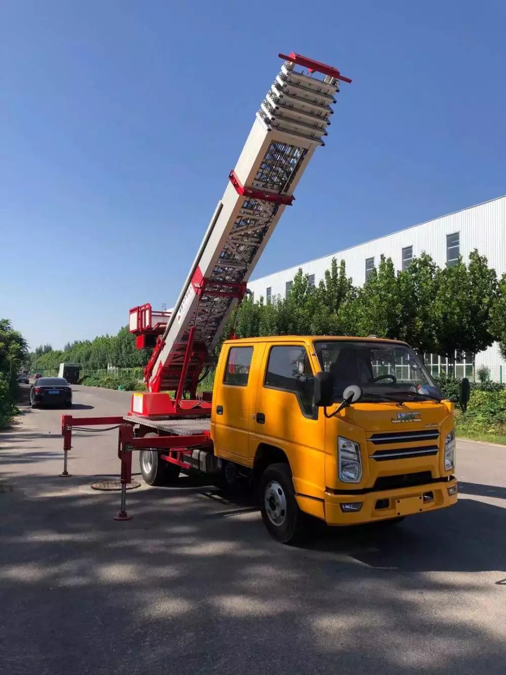 新津附近的云梯车出租服务：轻松解决高空作业需求