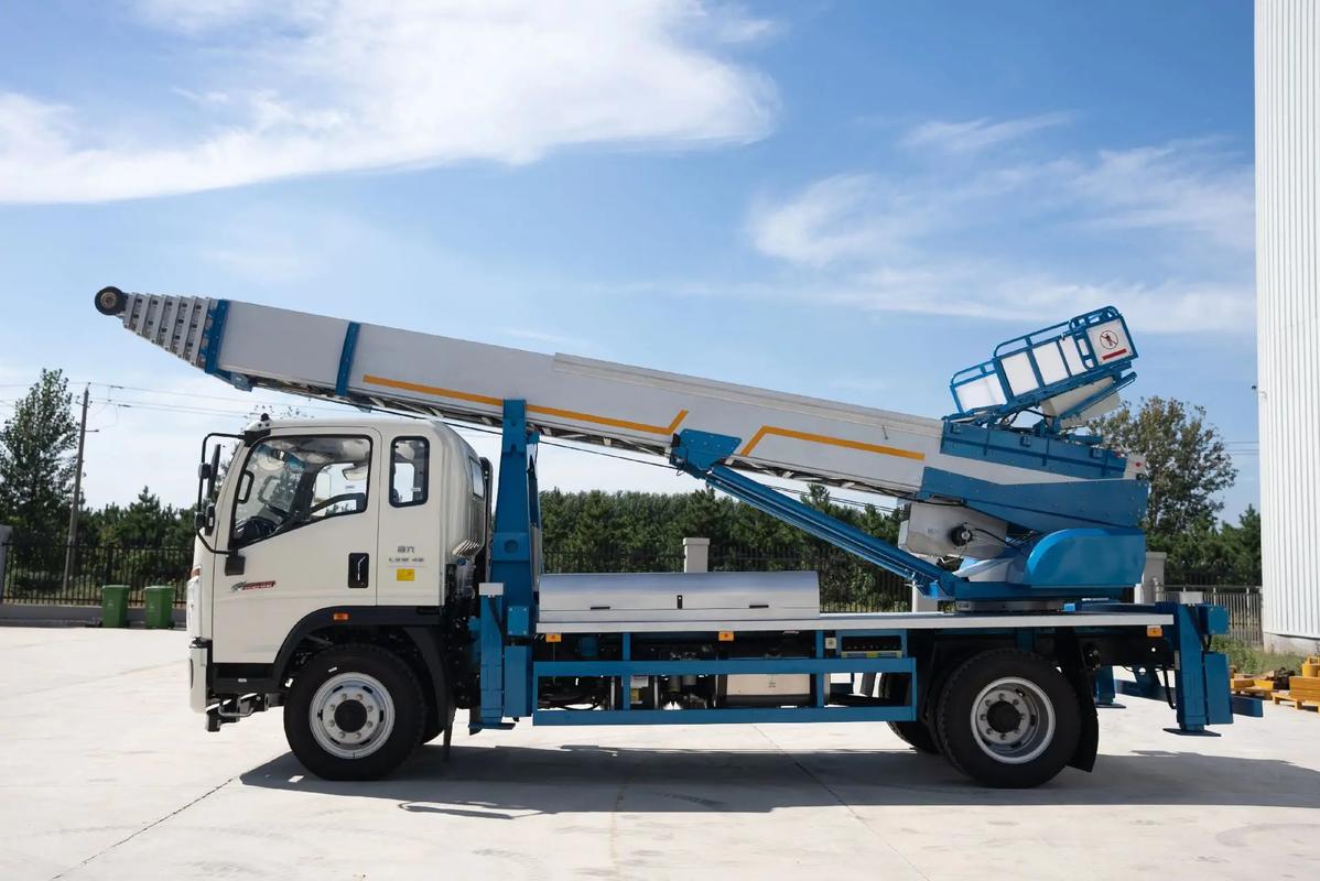 新津云梯上料车租赁费用