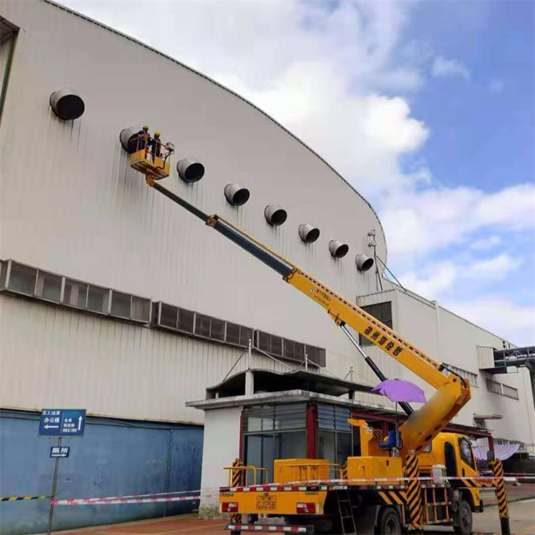 新津高空作业车出租服务：专业广告牌安装解决方案